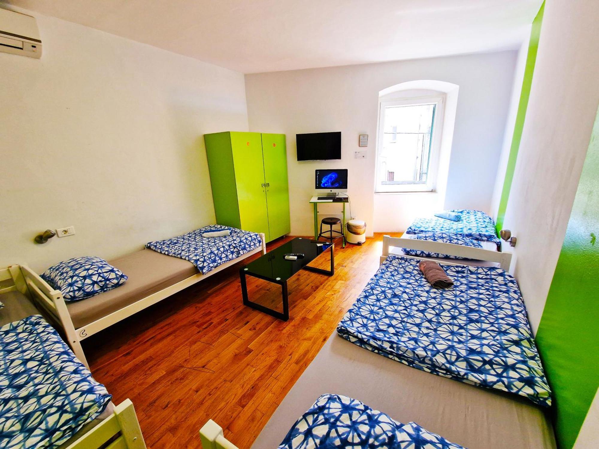 Croparadise Hostel Split Eksteriør billede